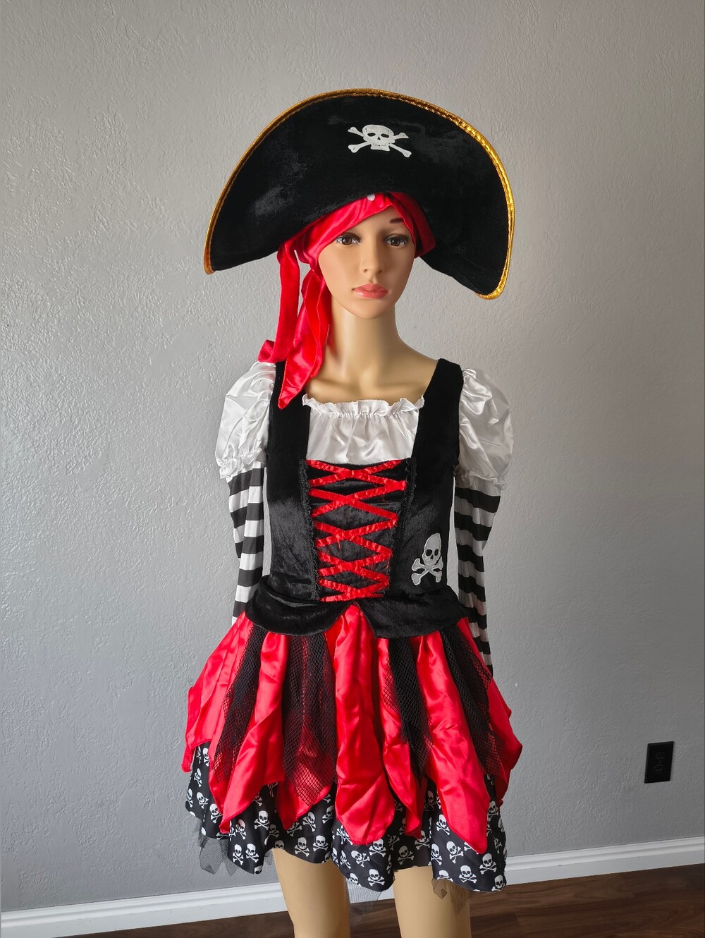 Girls Pirate Costume Dress Hat Set Size 12-14 Large Halloween Swashbuckler.